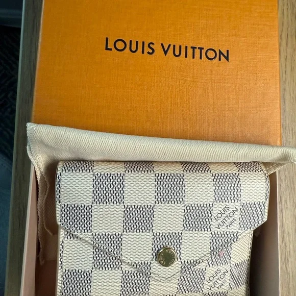 Louis Vuitton | Bags | Louis Vuitton Cream And Brown  display picture 1